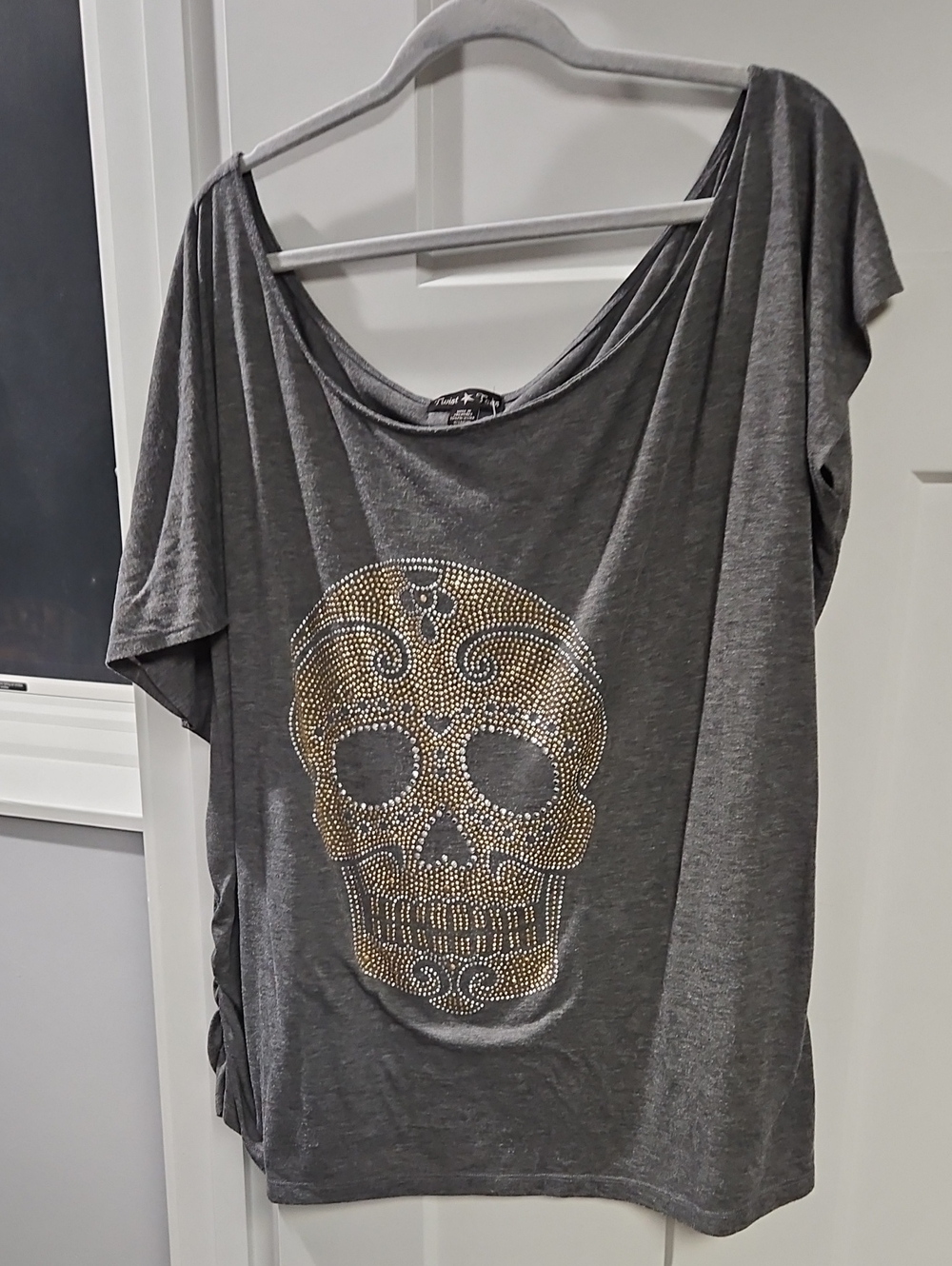 Gray Off-Shoulder Short Sleeve Top with Gold Stud Skull